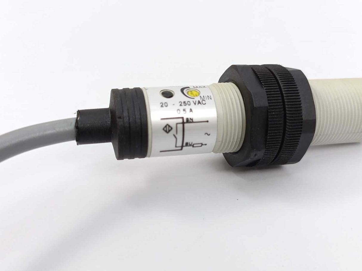 Carlo Gavazzi CA18CLF08TO Proximity Sensor 20 - 250 VAC