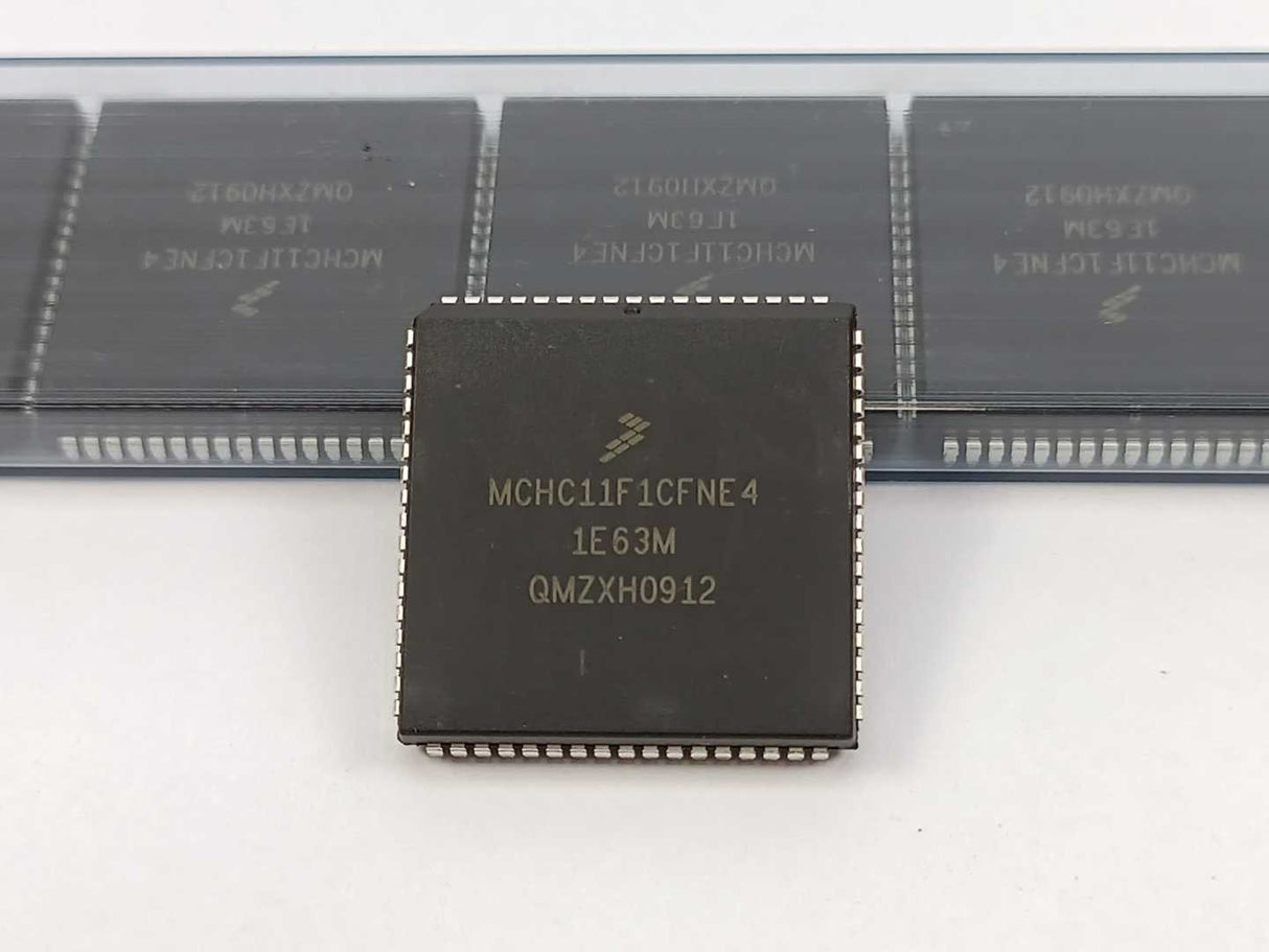 Freescale Semiconductor MCHC11F1CFNE4 Batch of 10 pcs.