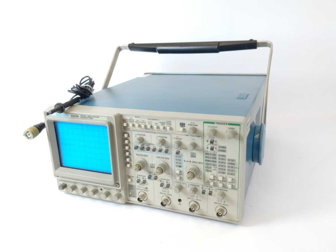 Tektronix 2247A Analog Oscilloscope four-channel 100MHz