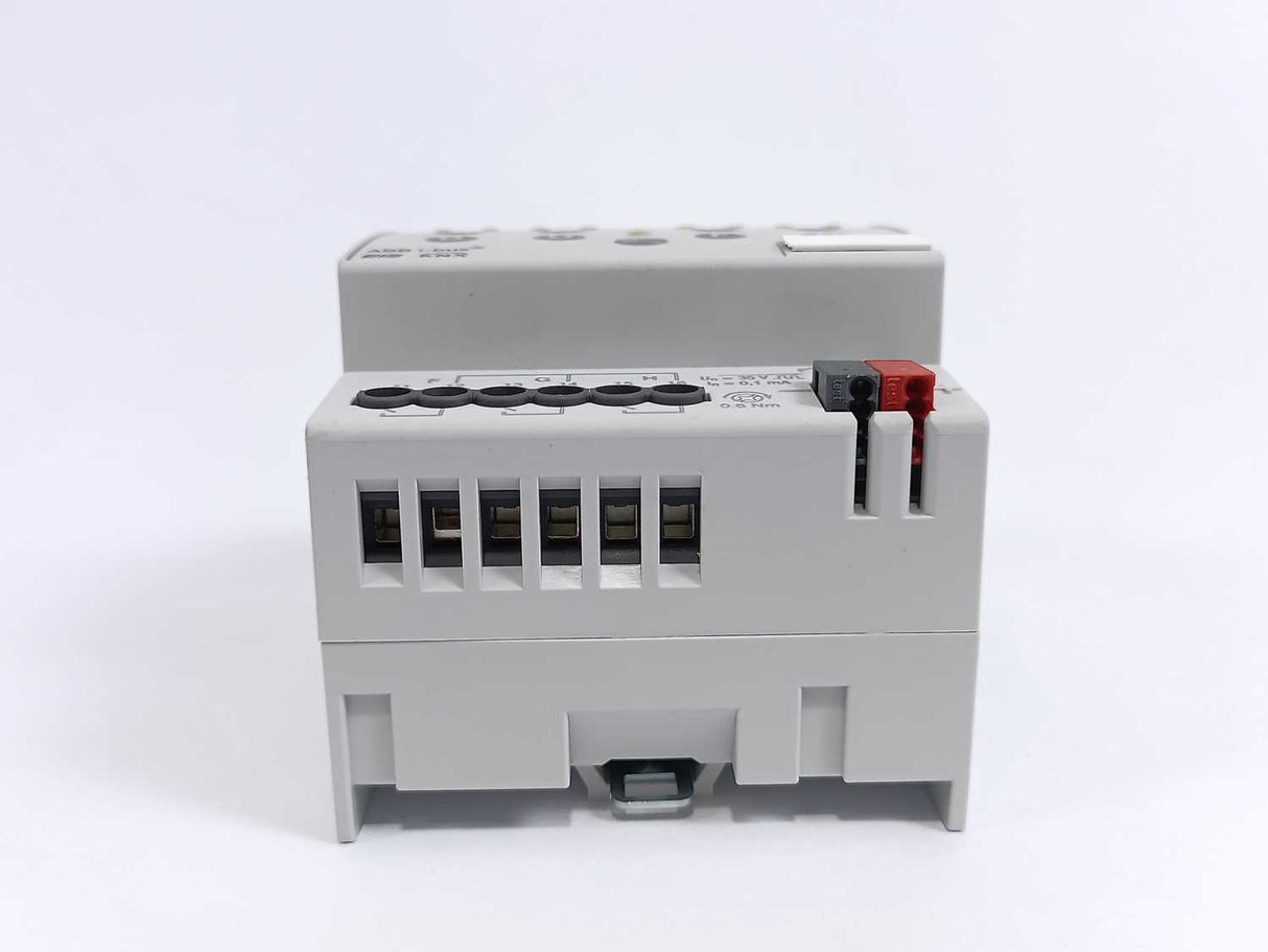 ABB 2CDG110092R0011 BE/S8.20.2.1 Binary Input, 8-fold, Contact Scanning, MDRC