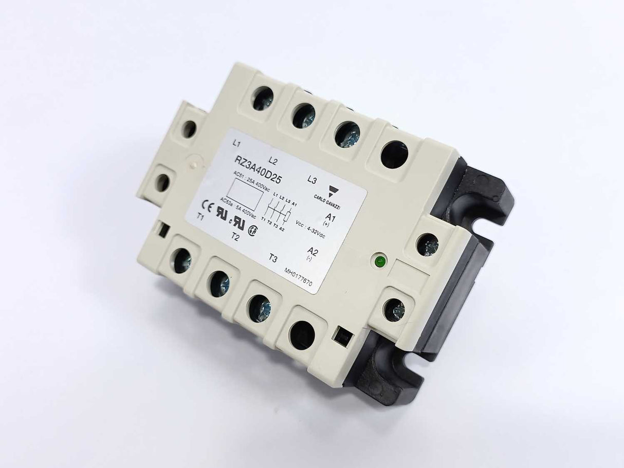 Carlo Gavazzi RZ3A40D25 3-Pole Panel Mount SSR