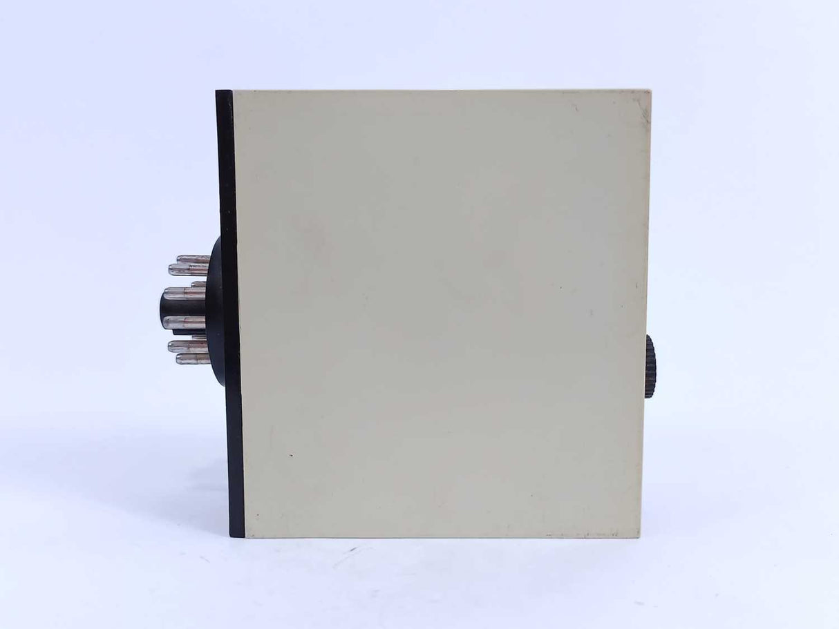 Electromatic SB 205 220 Interval On Operate Relay. 0,8-18 sec.