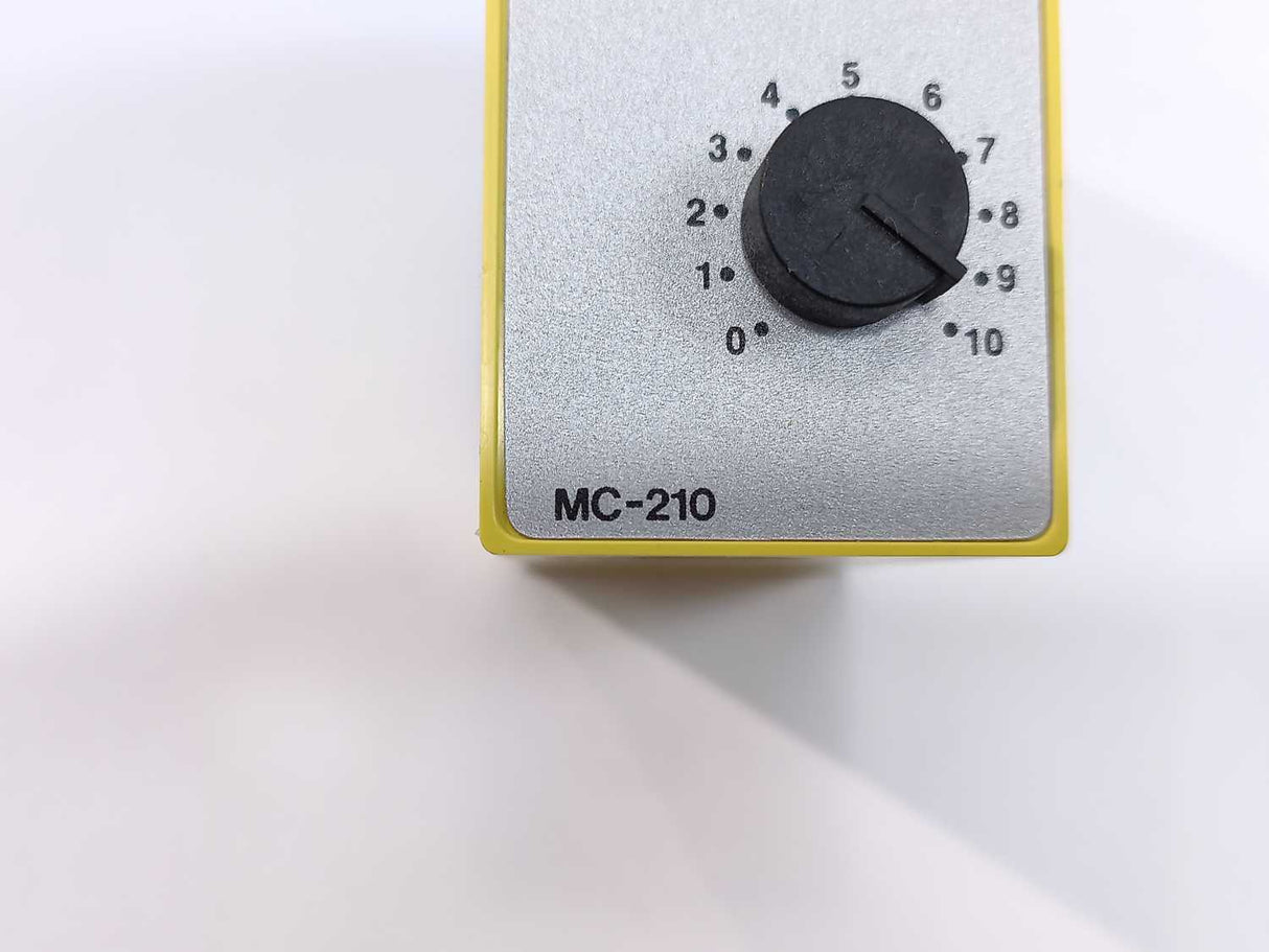 Unic MC-210 Voltage Relay