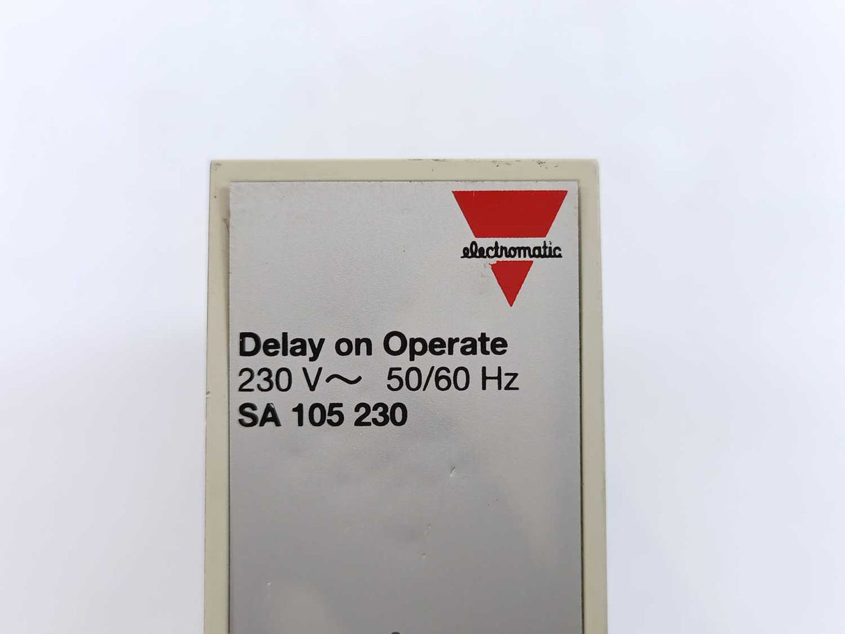 Carlo Gavazzi SA 105 230 Relay. Delay on Operate, 230 VAC, 50/60Hz