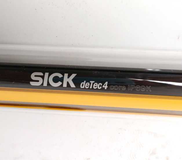 SICK 1219572 C4C-EB18030A10000 deTec4 Core IP69K Safety Light Curtain Receiver