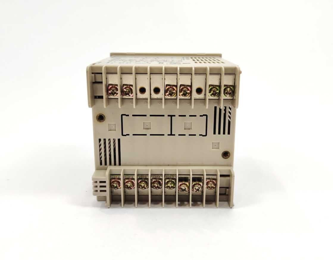 OMRON E5AX-A Temperature Controller 100-240Vac 50/60Hz 15VA