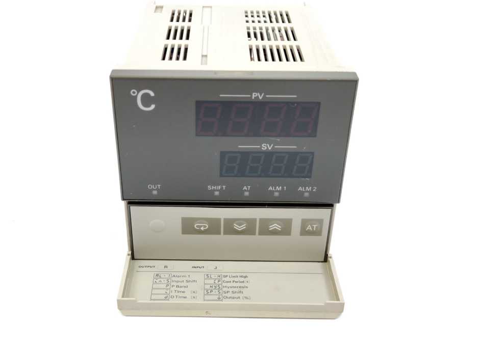 OMRON E5AX-A Temperature Controller 100-240Vac 50/60Hz 15VA