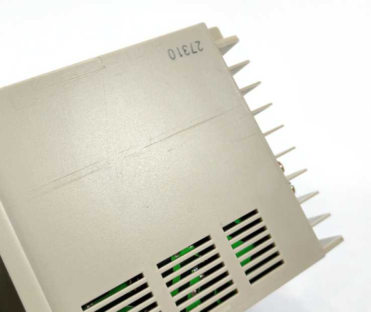 OMRON E5AX-A Temperature Controller 100-240Vac 50/60Hz 15VA