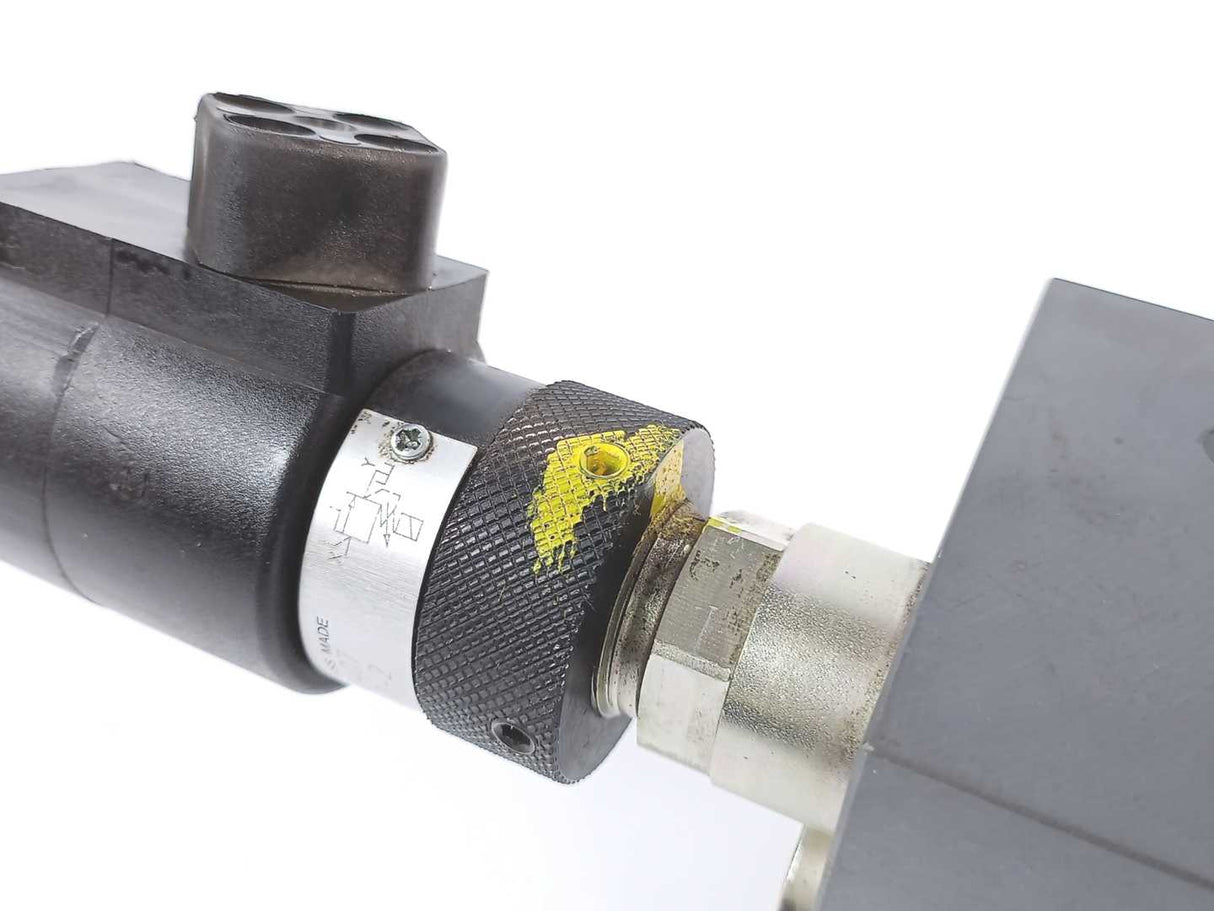 Duplomatic BLS6-CF0/11V Valve Inlet Plate w/ Bucher WUP-1NA0-1.0-2 Solenoid