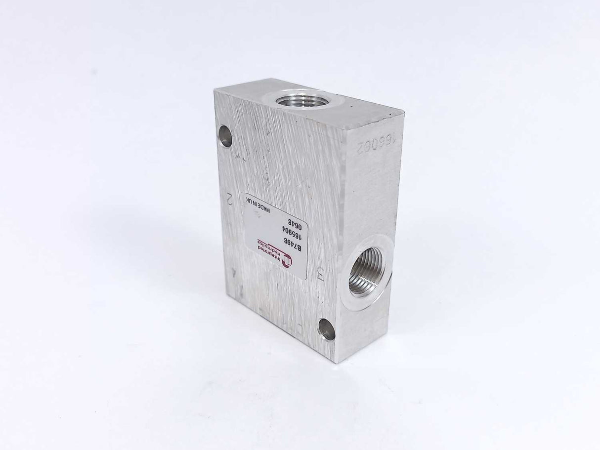 IH B7498 Hydraulic Valve Block