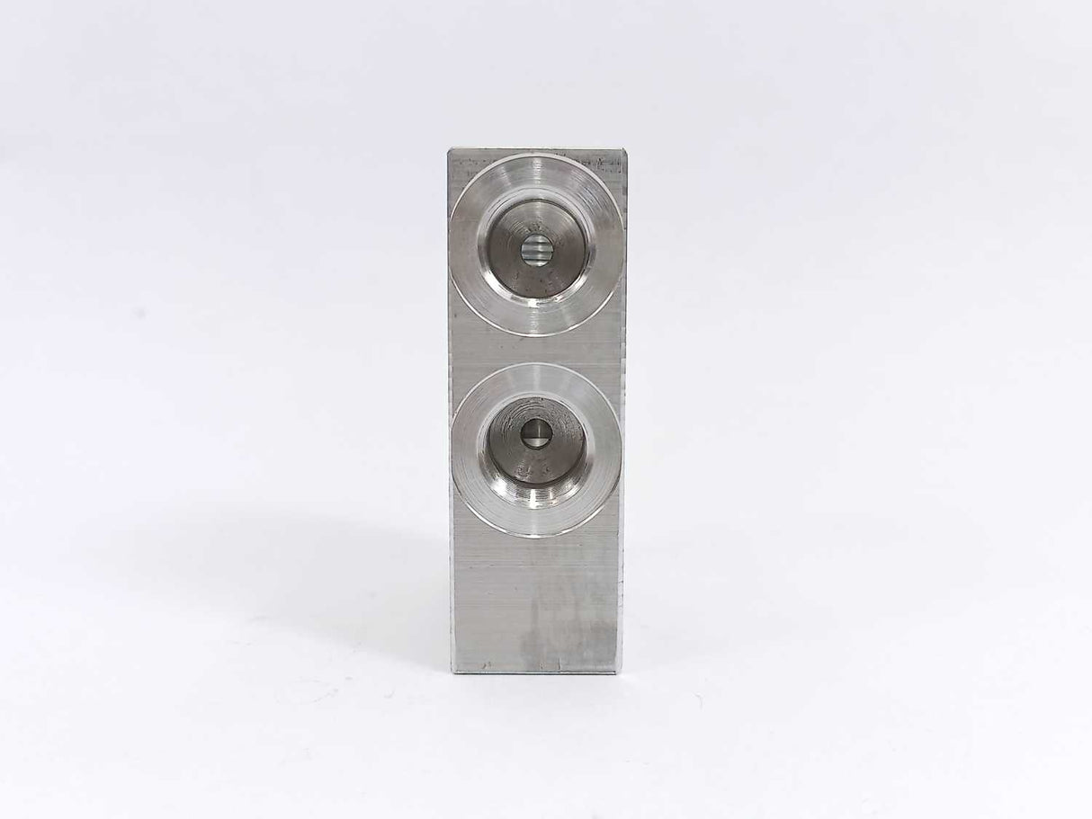 IH B7498 Hydraulic Valve Block