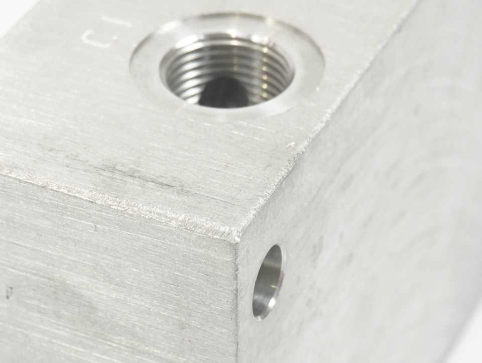 Sun Hydraulics 9705 19A J03 Hydraulic Manifold Block T-162A