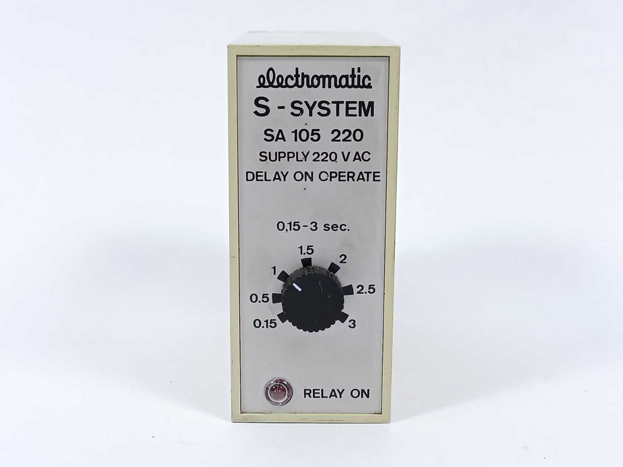 Electromatic SA 105 220 0,15-3 sec. 220 VAC Relay. Delay on Operate