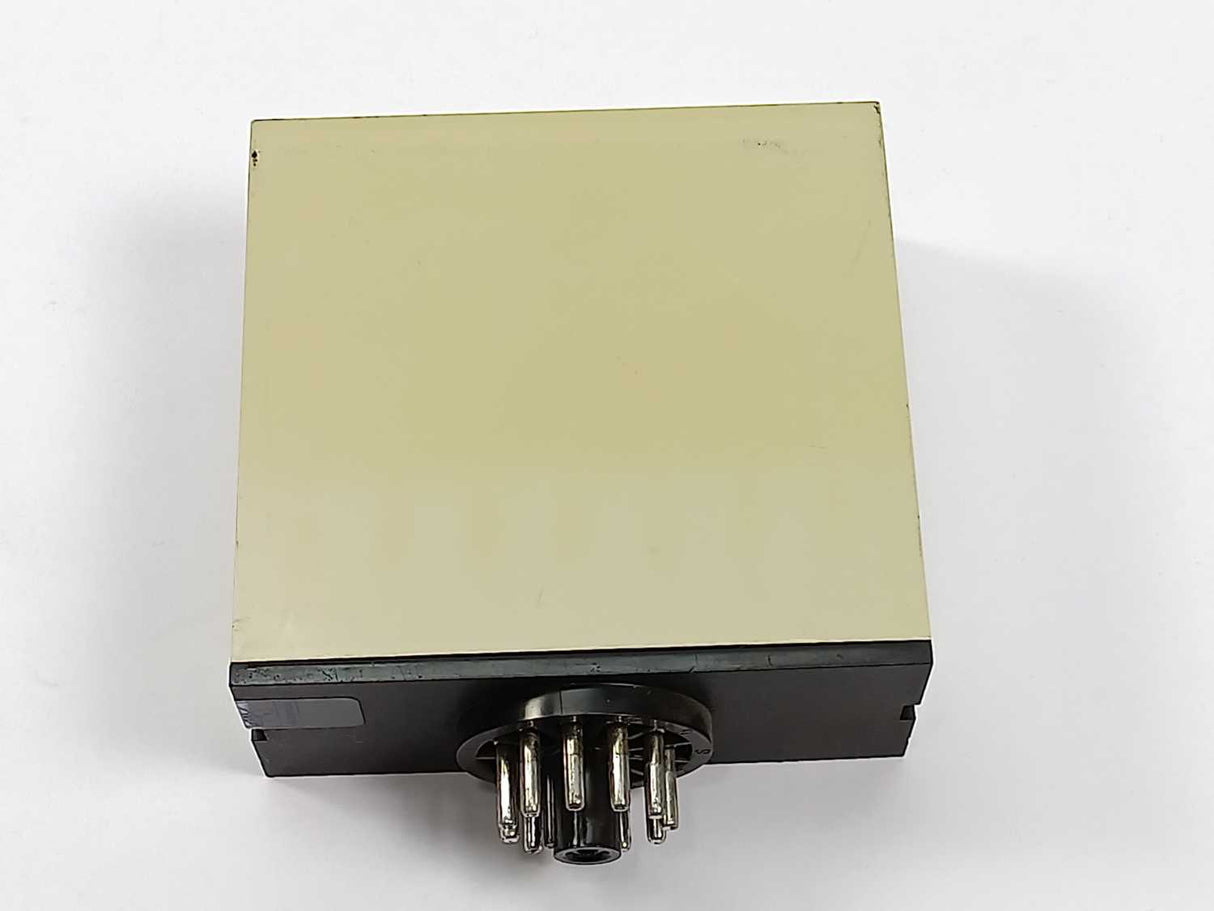 Electromatic SA 105 220 0,15-3 sec. 220 VAC Relay. Delay on Operate