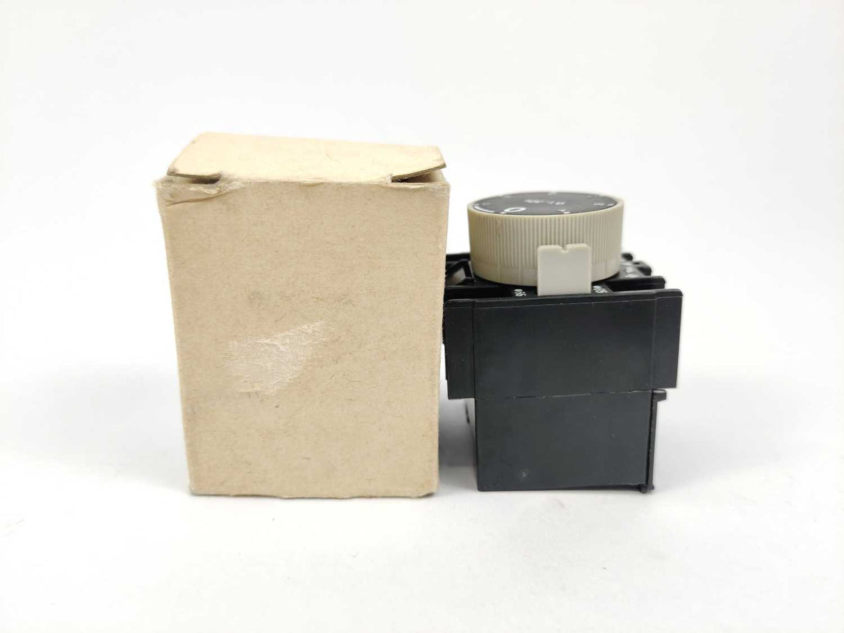 TELEMECANIQUE LA3-D22 0,1 a, 30s, Time Delay Relay