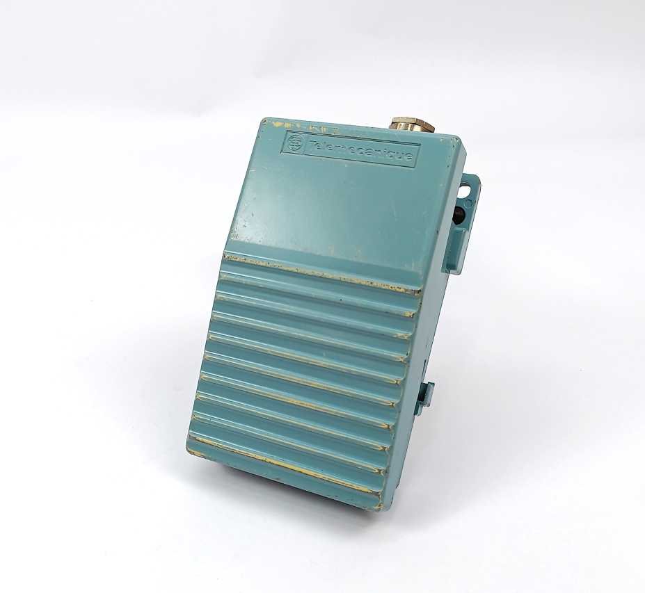 TELEMECANIQUE XPE-M110 Metal Foot Switch Pedal