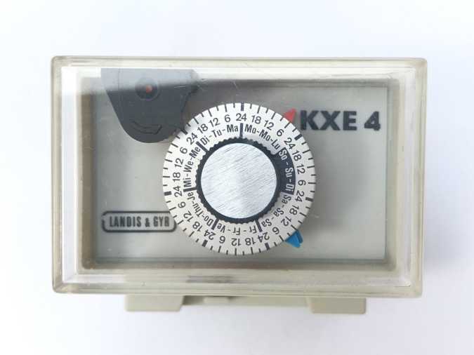 GRÄSSLIN V 73 TU Electromechanical Analogue Time Switch / Timer Relay