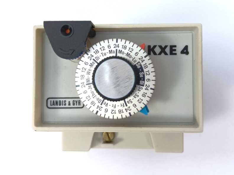 GRÄSSLIN V 73 TU Electromechanical Analogue Time Switch / Timer Relay