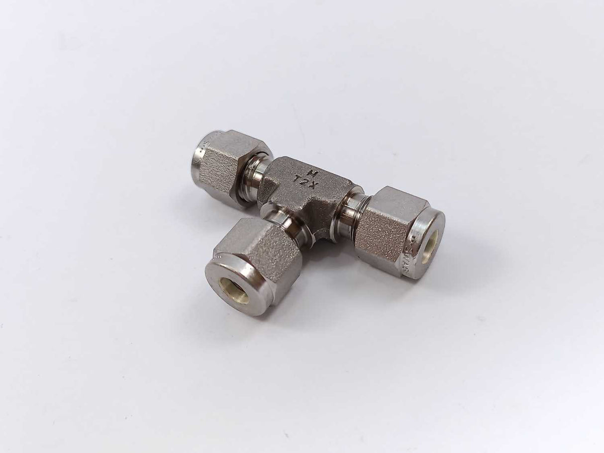 Swagelok M-400-3 Tube Fitting, Union Tee, 1/4 in. Batch of 7 pcs.
