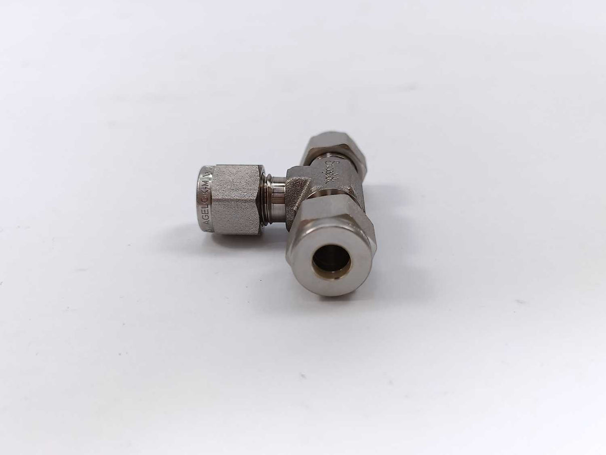 Swagelok M-400-3 Tube Fitting, Union Tee, 1/4 in. Batch of 7 pcs.