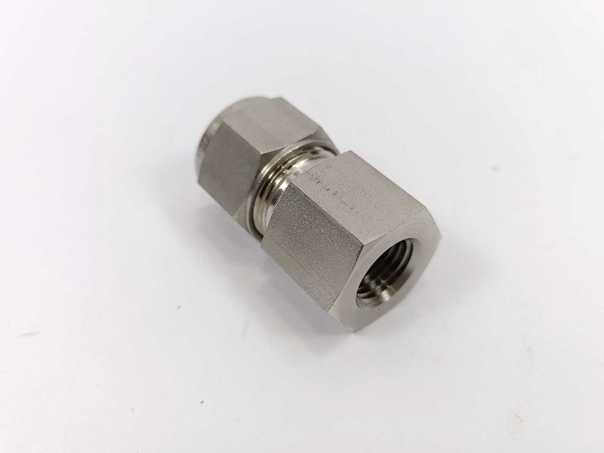 Swagelok SS-12M0-7-4 12mm Tubefitting 1/4 NPT 8Pcs. Batch