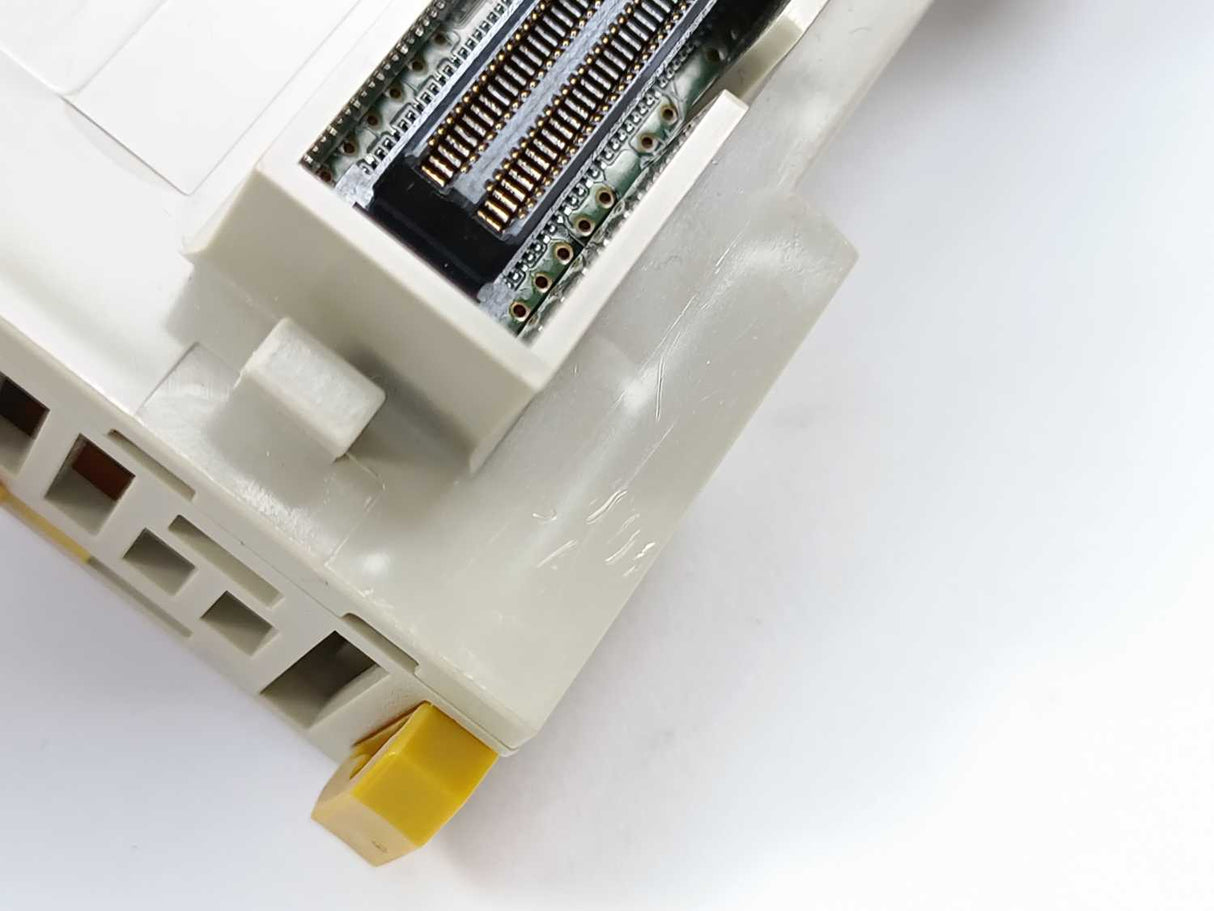 OMRON CJ1W-OD231 Output Unit 24V DC