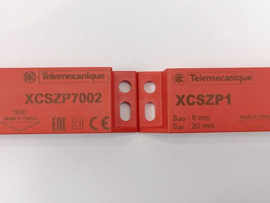 TELEMECANIQUE XCSZP7002 Coded Magnetic Safety Switch w. XCSZP1
