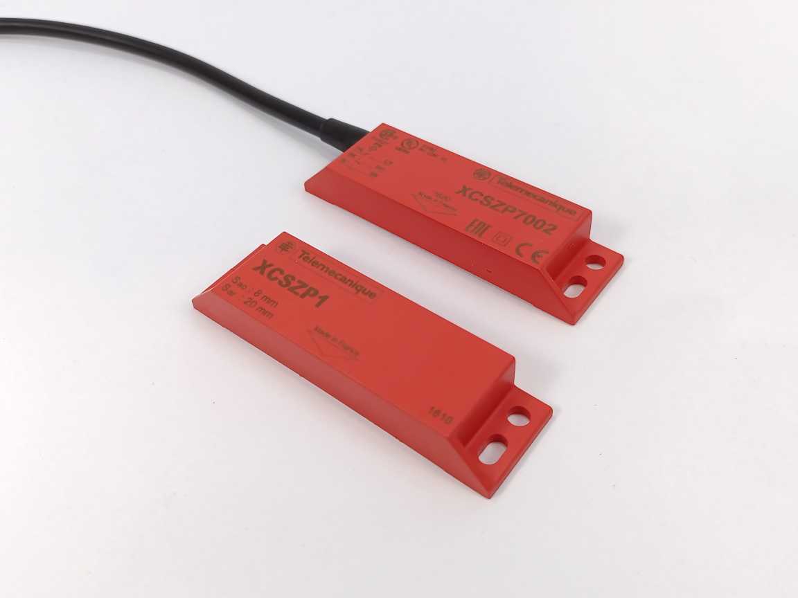 TELEMECANIQUE XCSZP7002 Coded Magnetic Safety Switch w. XCSZP1