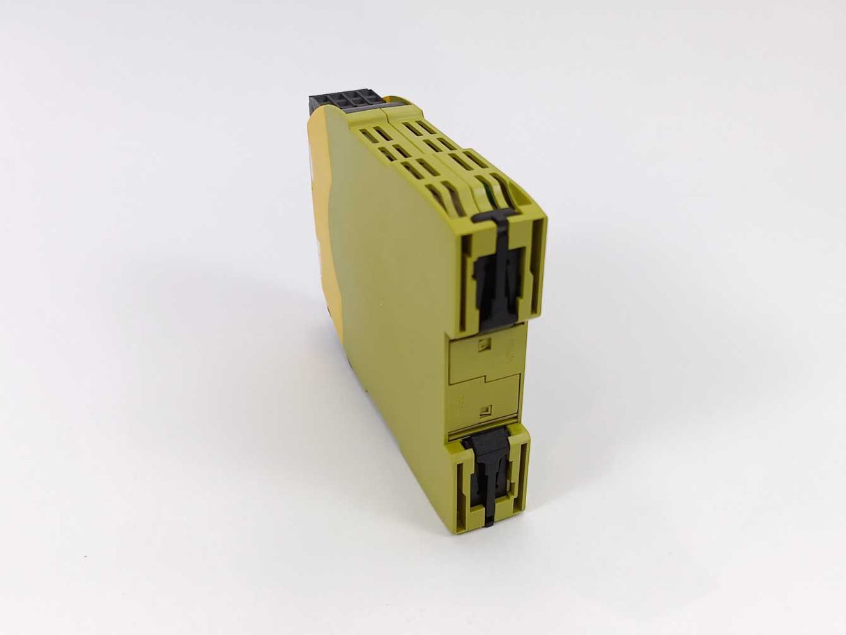 Pilz 772143 PNOZ m EF 4DI4DOR I/O Expansion Module