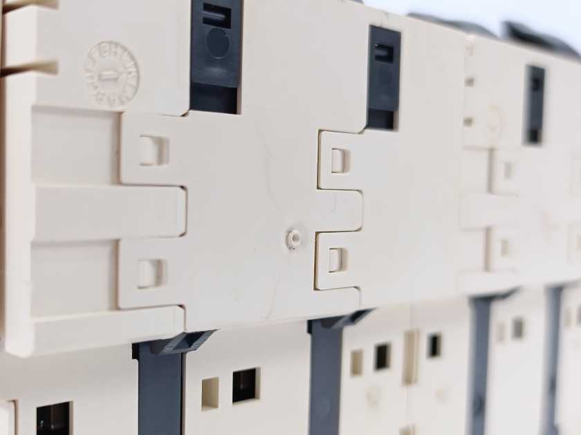 Schneider Electric TM258LD42DT4L Modicon M258 24V DC