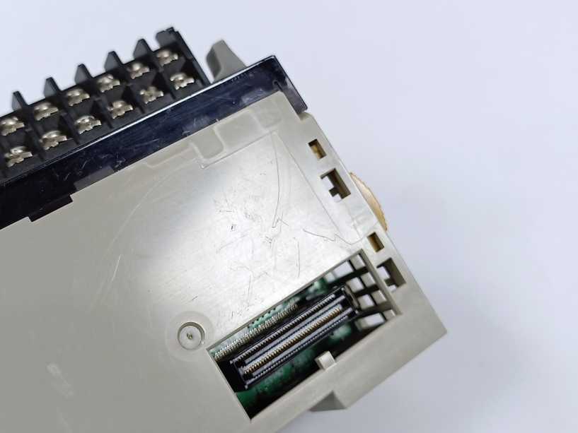 OMRON CJ1W-OC211 Output Unit 250 VAC/24 VDC