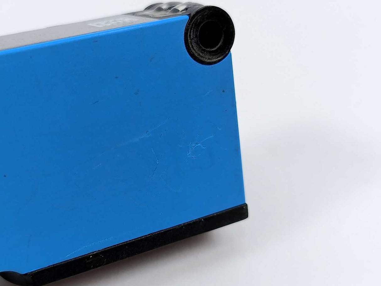 SICK 1025896 WT18-3P430 Diffuse Photoelectric Sensor 50-600mm Detection Range