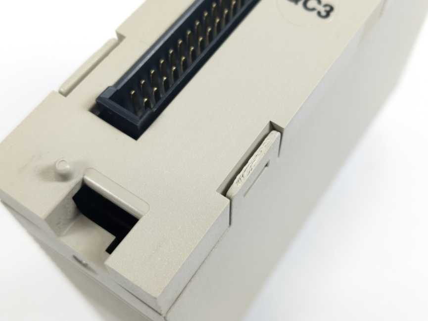 OMRON C200H-OD21A Output Unit