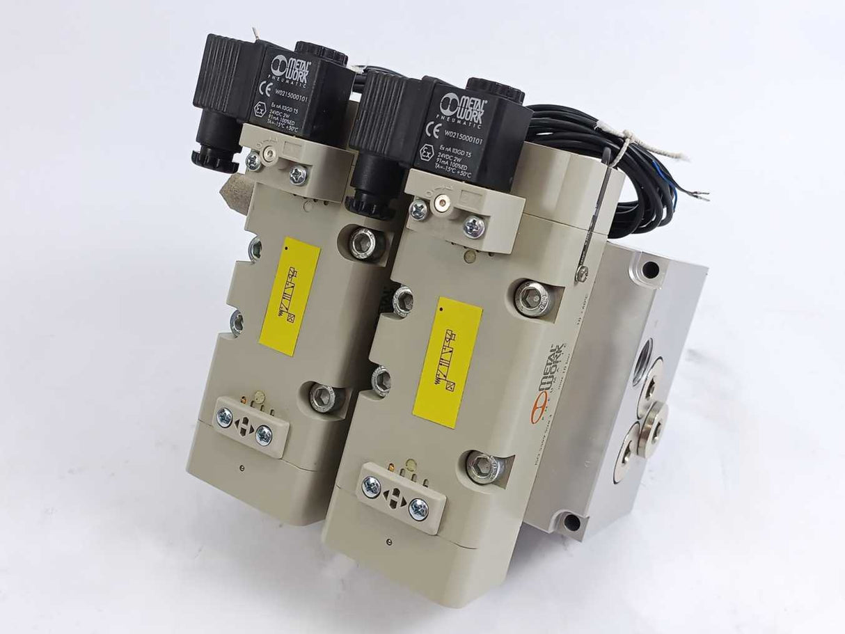 Metal Work 7059021110 W/ 2x ISO 5599 Size 3 Pneumatic Valve