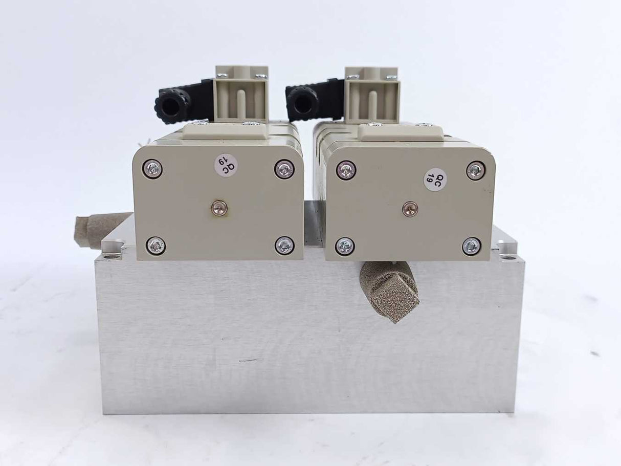 Metal Work 7059021110 W/ 2x ISO 5599 Size 3 Pneumatic Valve