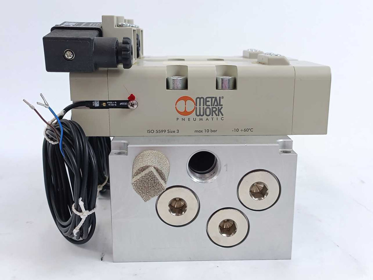Metal Work 7059021110 W/ 2x ISO 5599 Size 3 Pneumatic Valve