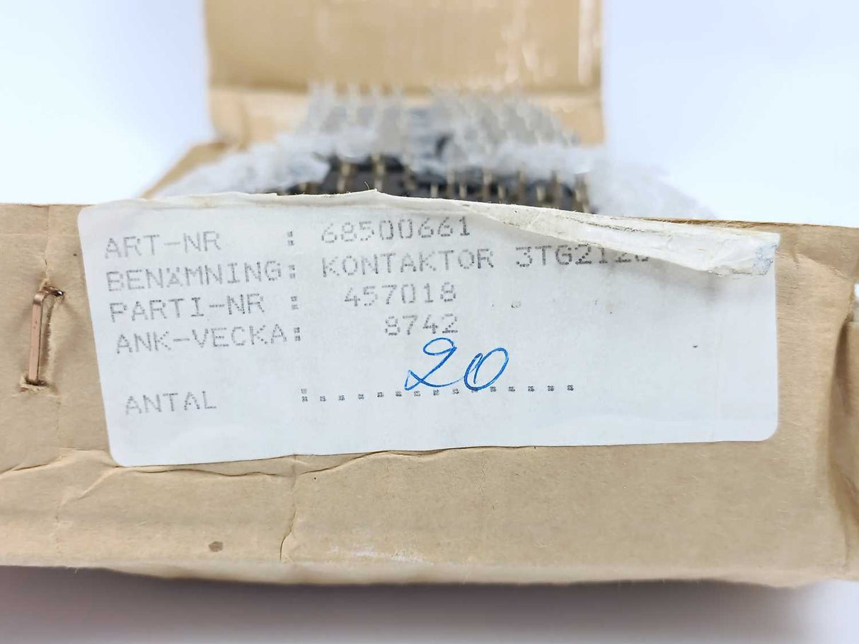Siemens 3TG2120 Small Flat Plug Safety Device, Batch of 18 pcs.