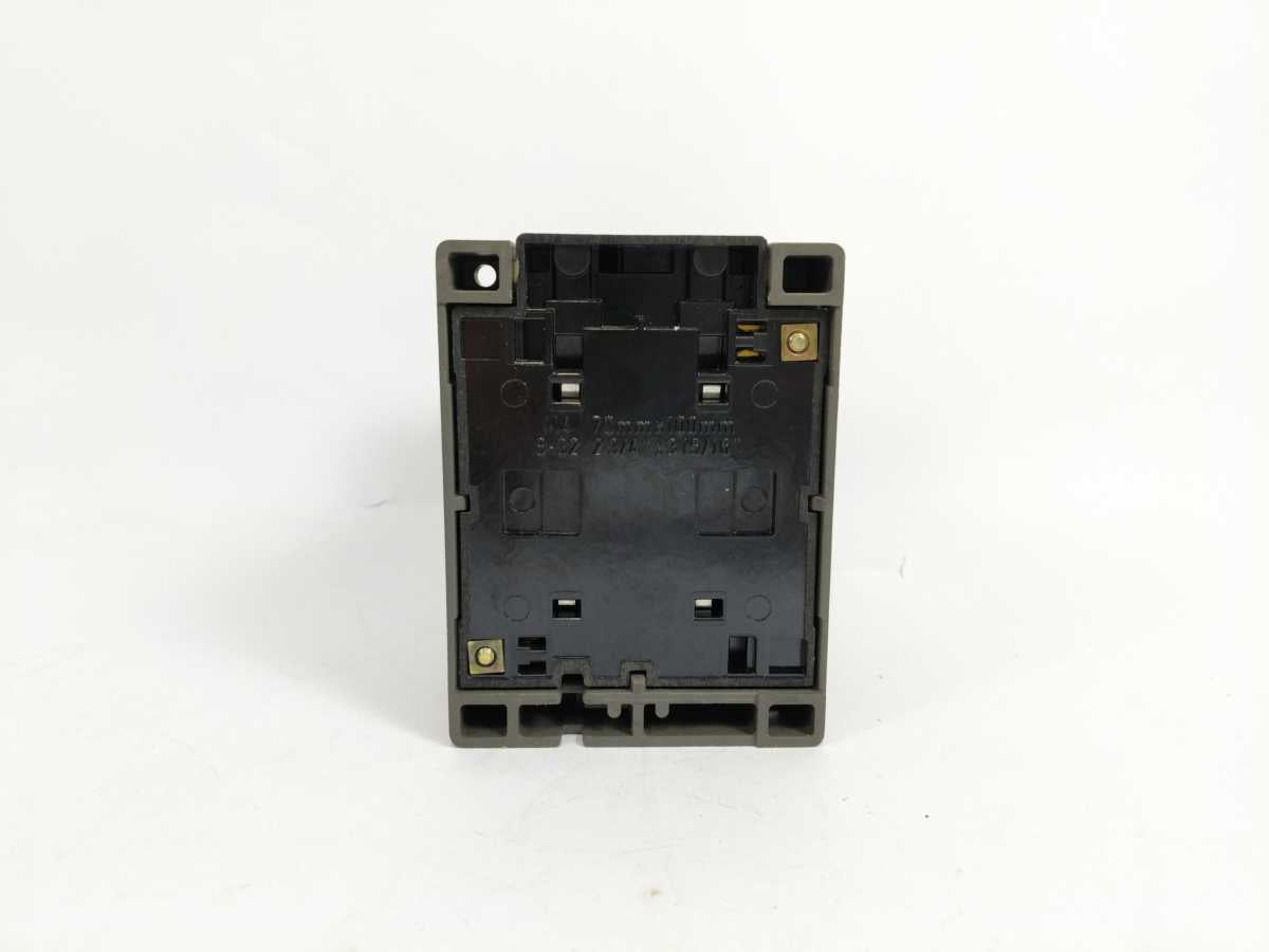 Siemens 3TB4617-0AF0 Contactor 3 Pole Breaking 600V AC