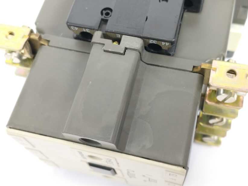 Siemens 3TB4617-0AF0 Contactor 3 Pole Breaking 600V AC