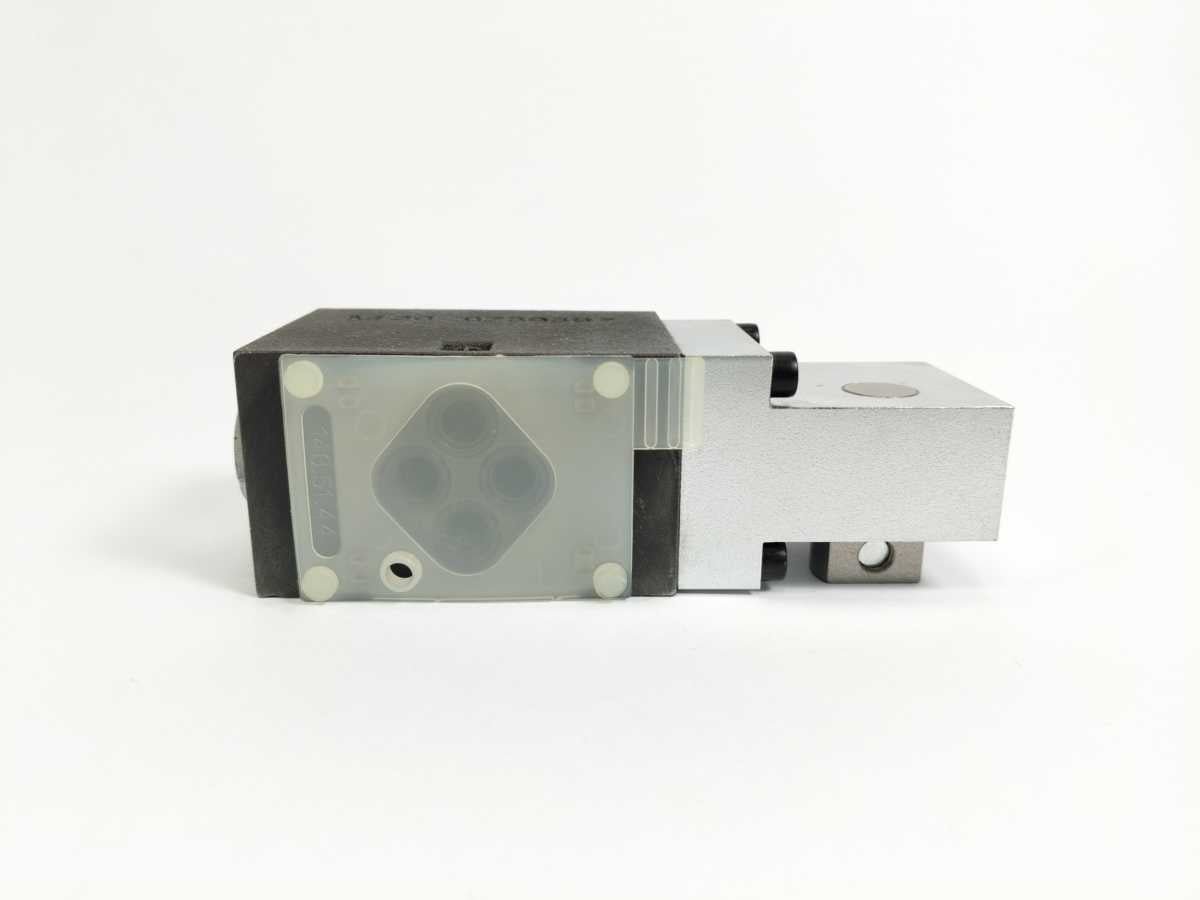 POCLAIN Hydraulics KV-4/2-5KO-6-RA51A Directional Control Valve
