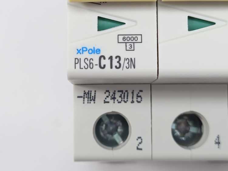 Eaton 243016 Miniatur Circuit breaker, 13A PLS6-C13/3N-MW Batch 5 Pcs.