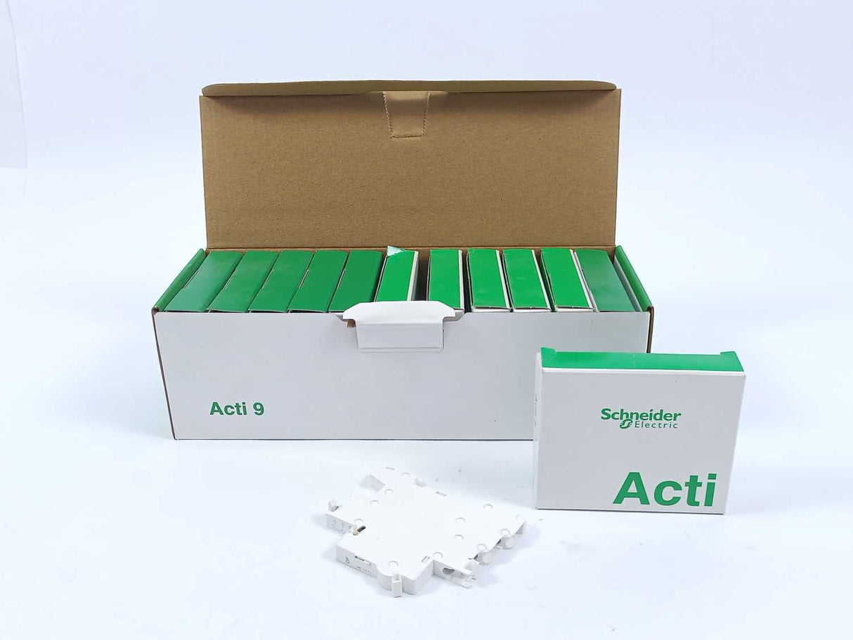Schneider Electric A9A26924 OC Contact FOR iC60 iID 240-415VAC Batch 12pcs.