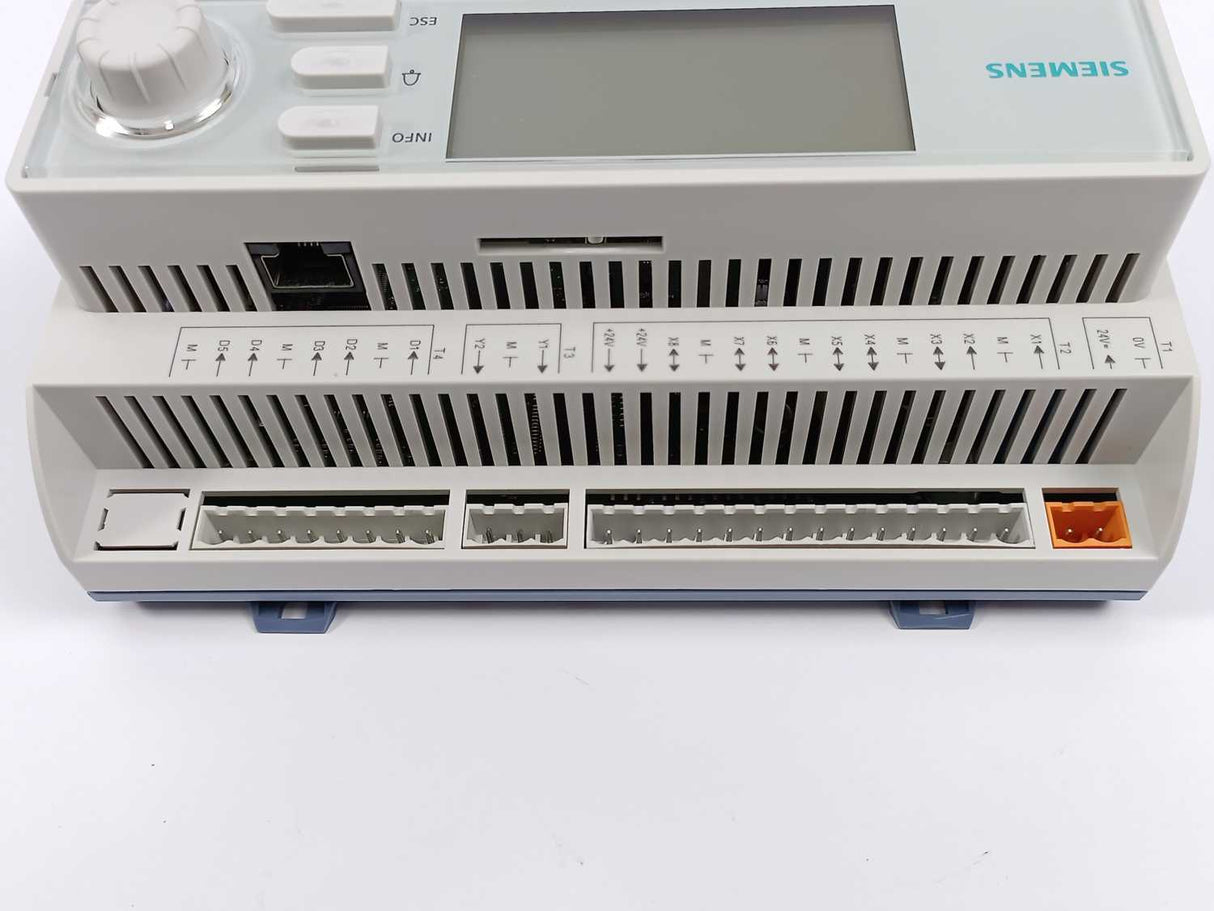 Siemens S55626-C387-A411 POL638.70/DH1 Programmable Controller. 21IOs