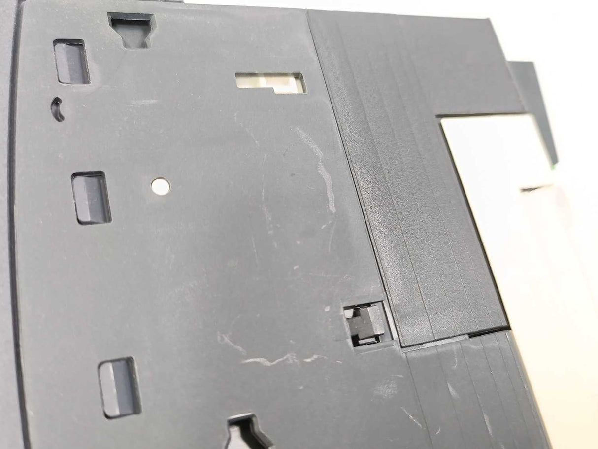 Schneider Electric LUB12 Power Base W/ LUCA1XBL Controller