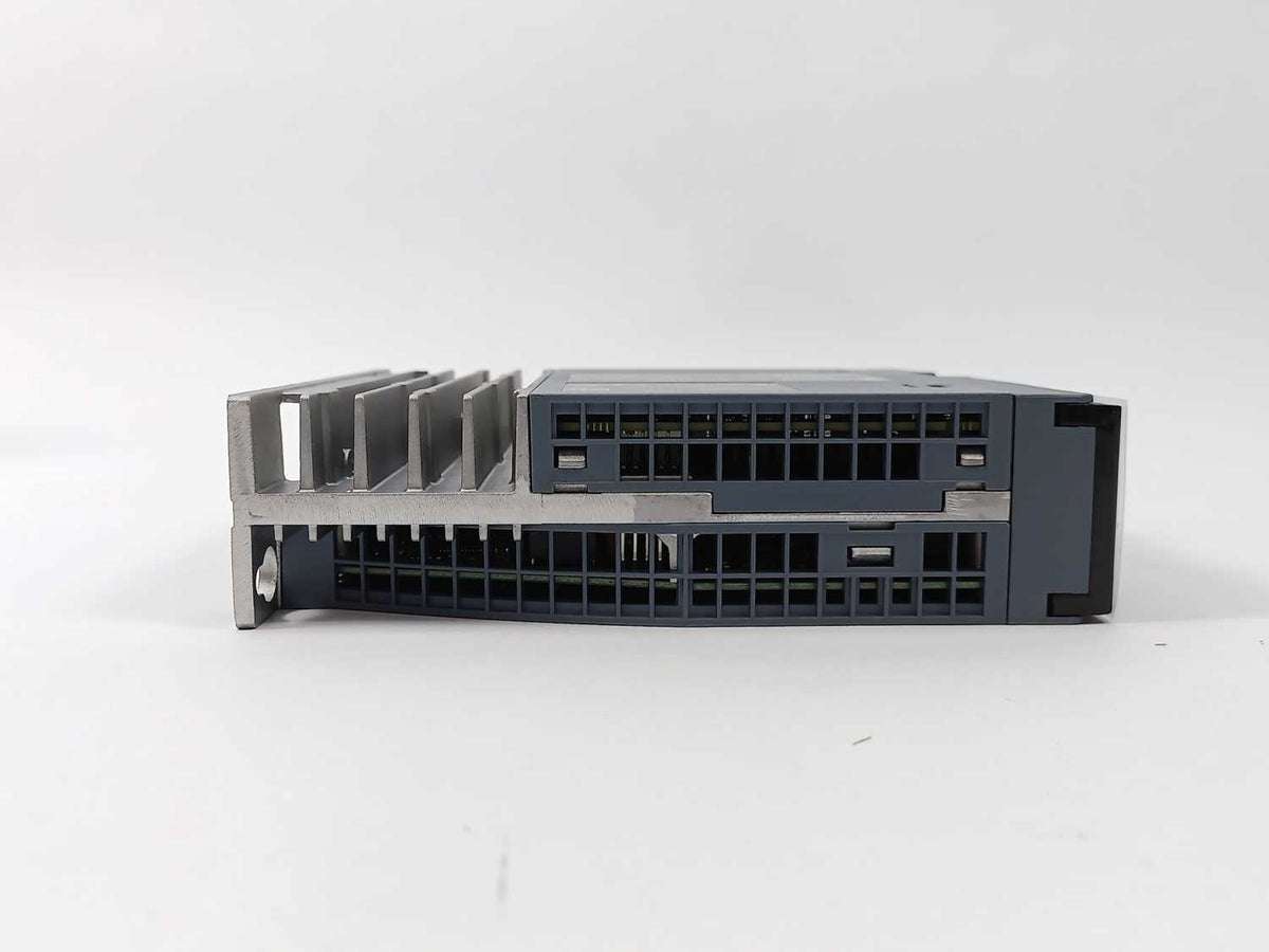 Siemens 6SL3210-5HB10-1UF0 SINAMICS S210 Servo Drive 1AC 230V 0.1kW FSA