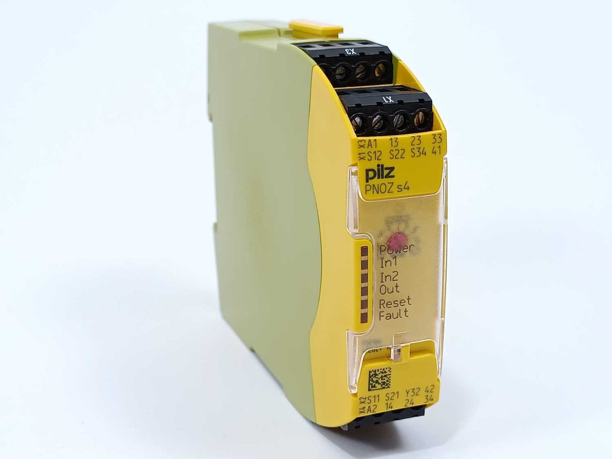 Pilz 750104 PNOZ s4 24VDC 3 n/o 1 n/c. Safety Relay