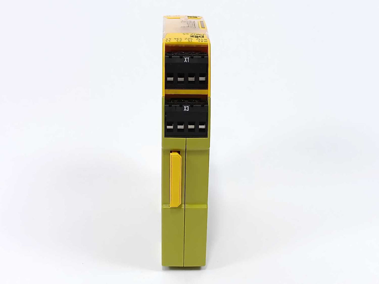 Pilz 750104 PNOZ s4 24VDC 3 n/o 1 n/c. Safety Relay