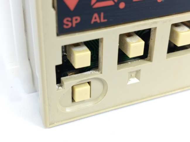 OMRON E5CS-RKJX-DIN Temperature Controller, missing front foil