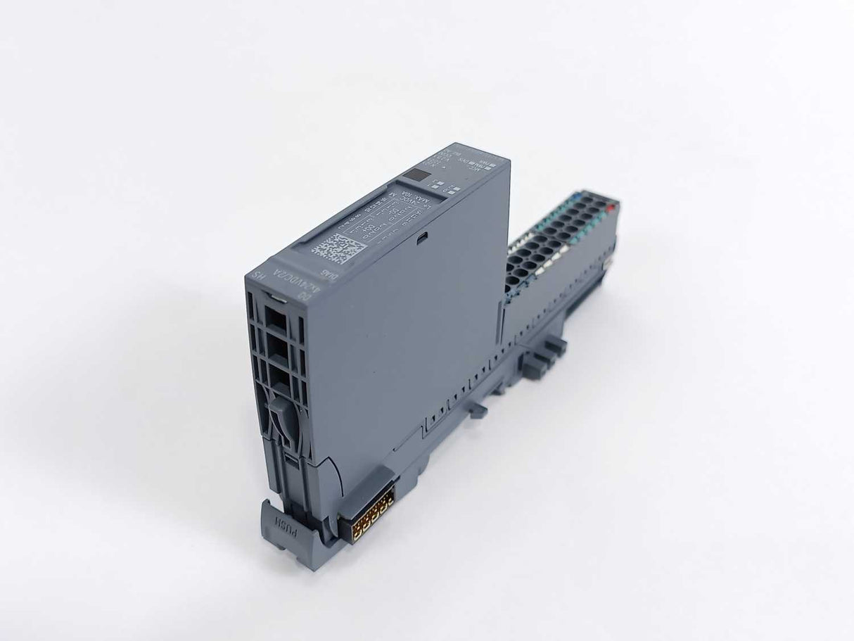 Siemens 6ES7132-6BD20-0DA0 ET 200SP Digital Output Module W/ 6ES7193-6BP20-0BA0