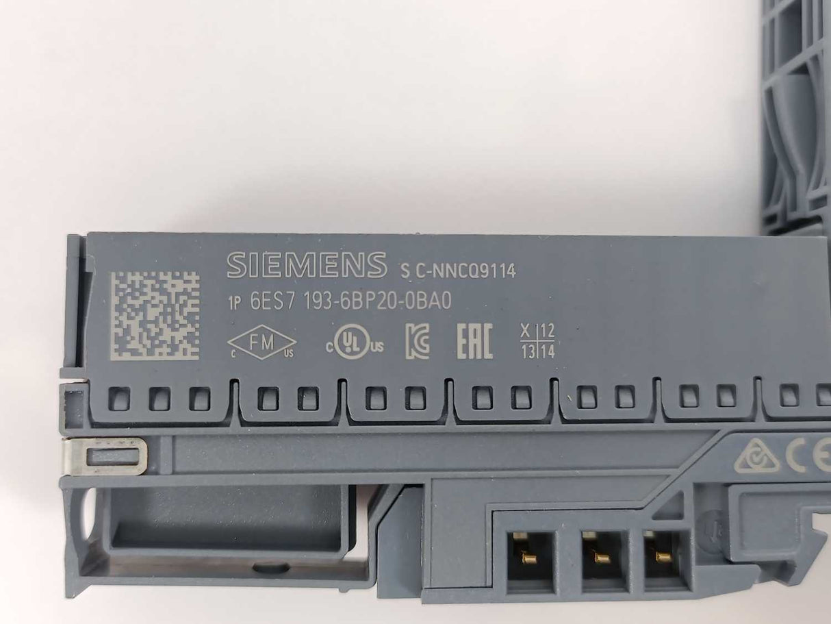 Siemens 6ES7132-6BD20-0DA0 ET 200SP Digital Output Module W/ 6ES7193-6BP20-0BA0